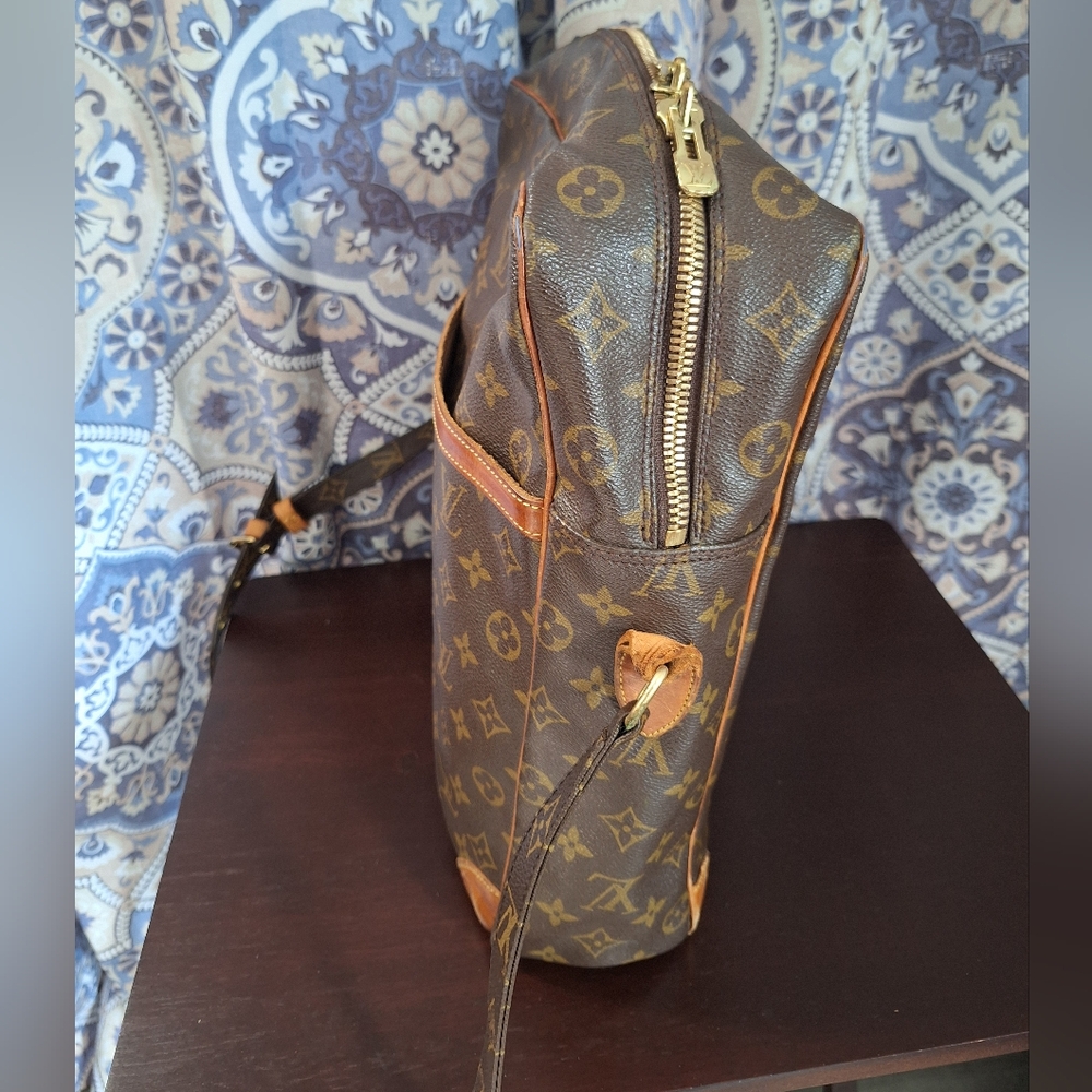 Louis Vuitton Danube with Monogram Strap - Picture 8 of 15